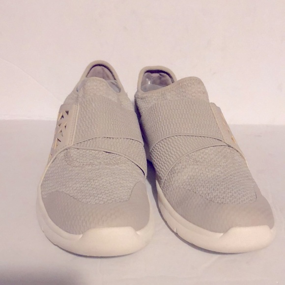 New Timberland Women's Boltero Slip on Trainers Oatmeal TBOA1ID2) Size US 8.5 - Picture 3 of 12